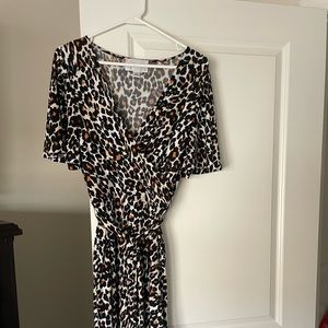 Donna Morgan faux wrap dress- EUC - fun animal print